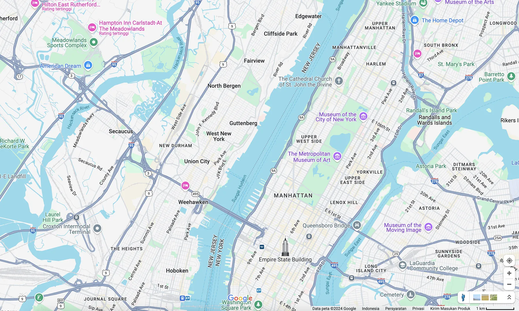 Pipely team collaborating next to contact details